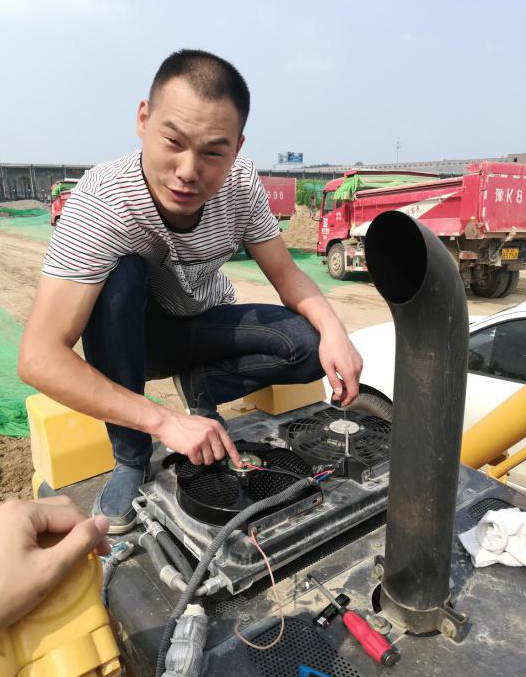 河南山推人的一天之推土機服務