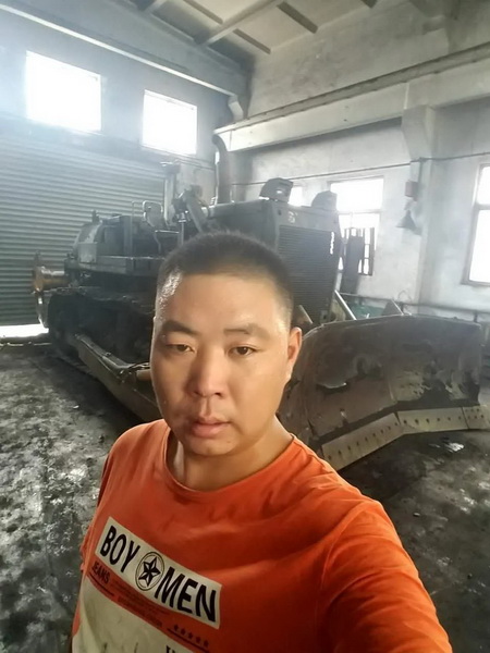 河南山推服務人員:董師傅 河南山推服務人員:董師傅