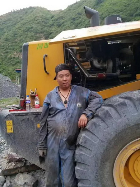 河南山推服務人員:董師傅 河南山推服務人員:董師傅
